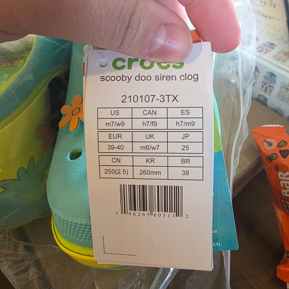 CROCS Scooby-Doo! The Mystery Machine Siren Clogs NWT W9/M7 - Picture 6 of 6